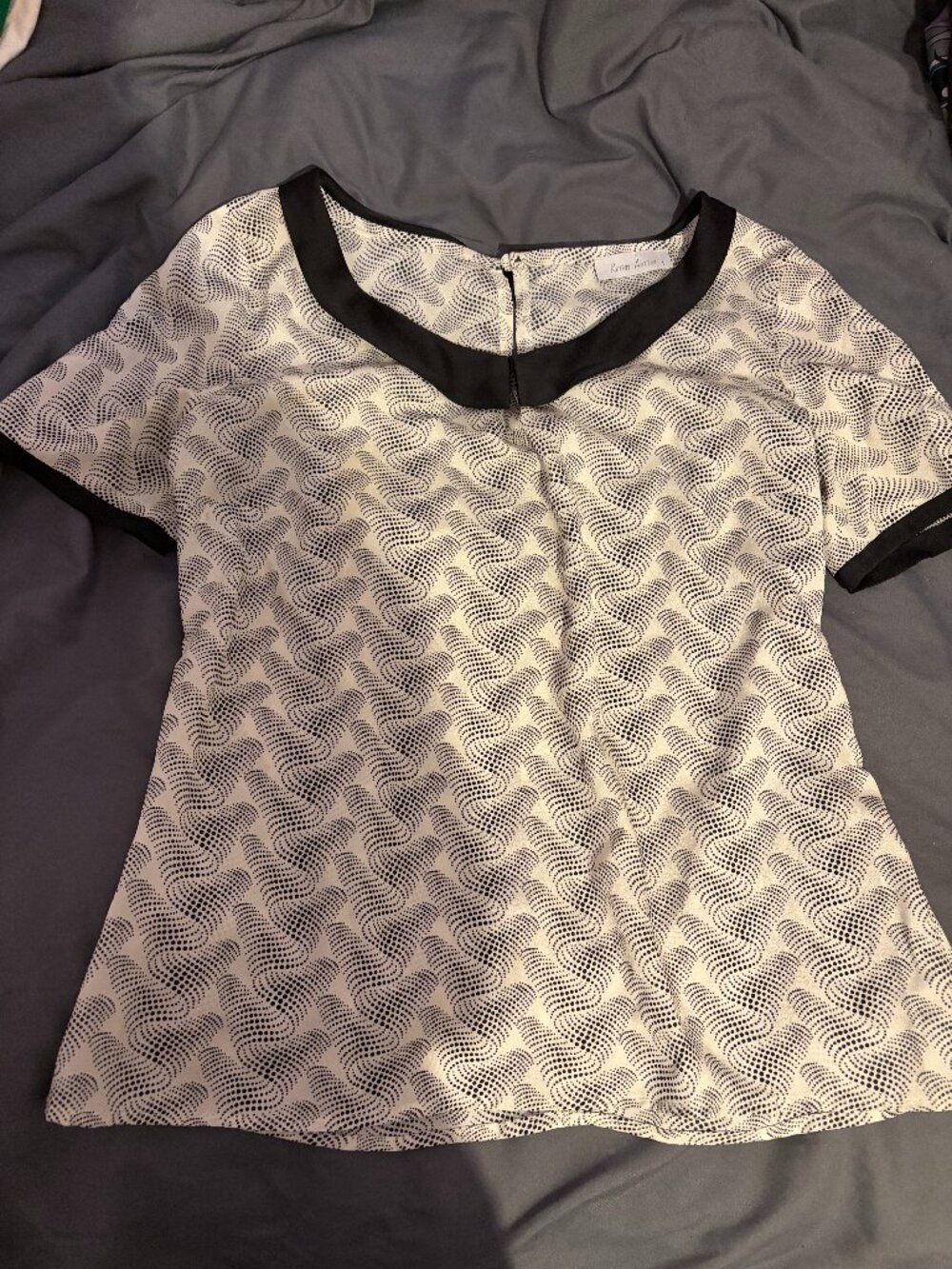 Keren Avisar size 1 black and white blouse